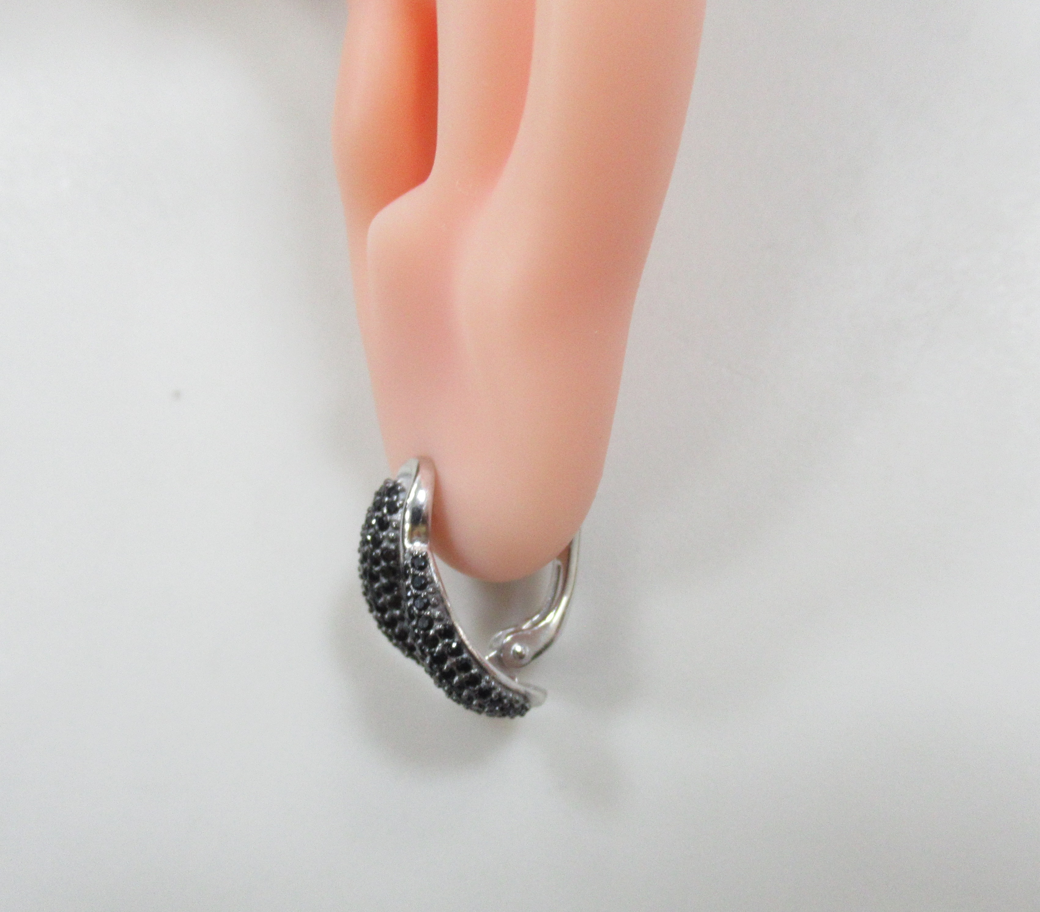 Серебряные серьги со шпинелью